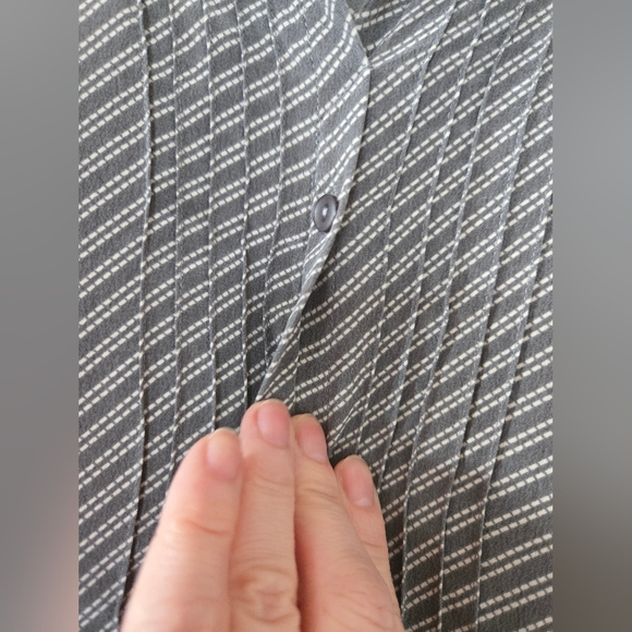 Grace Dane Lewis | Striped Silk Button-Up Shirt, Size 14 (Made Small) - Picture 6 of 7